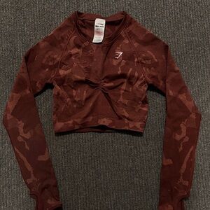 Gymshark Adapt Camo Seamless Long Sleeve Crop Top - Storm Red / Cherry Brown (S)